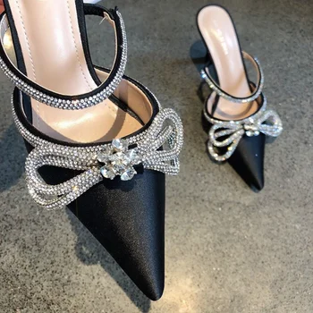 Дизайнерские новые женские босоножки с украшением в виде кристаллов, модные вечерние туфли на высоком каблуке с бантом, пикантные туфли на тонком каблуке, современные шлепанцы 2023 года, женские тапочки