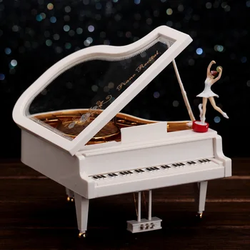 Маленькая Вращающаяся Музыкальная Шкатулка для фортепиано для Балерины, Креативная Имитационная модель Музыкальной Шкатулки для пары, Рождественский Подарок